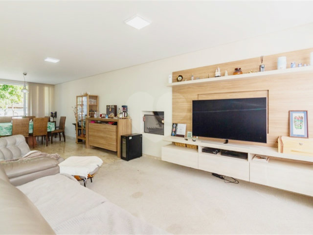 Casa à venda com 4 quartos, sendo 2 suítes,  no condomínio Domus, São Paulo - SP