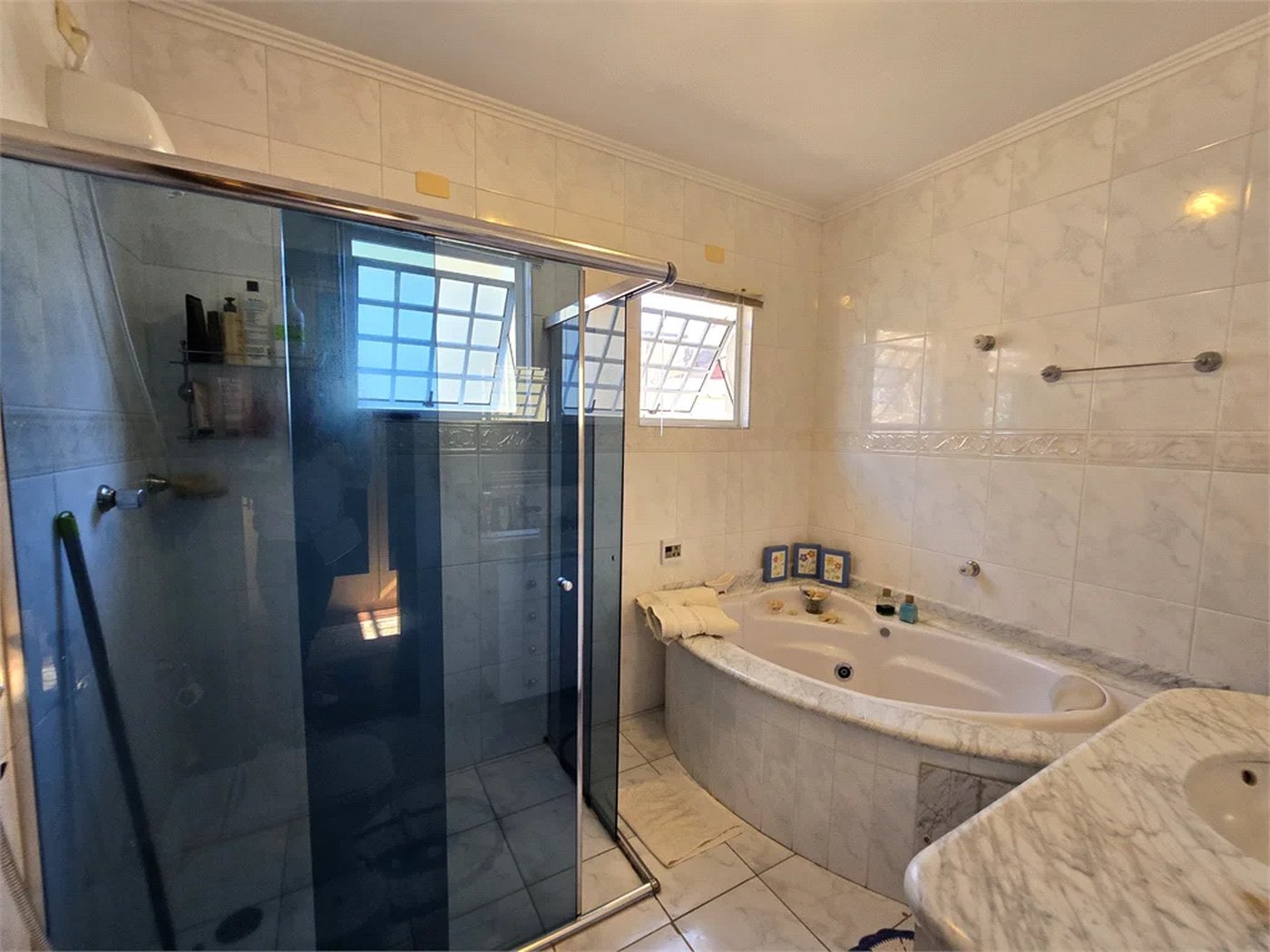 Sobrado à venda com 4 quartos, sendo 1 suíte,  em Vila Jaguara, São Paulo, SP