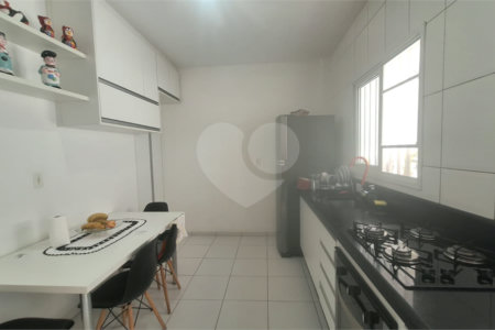Casa à venda com 2 quartos no condomínio Karolyne, Votorantim - SP