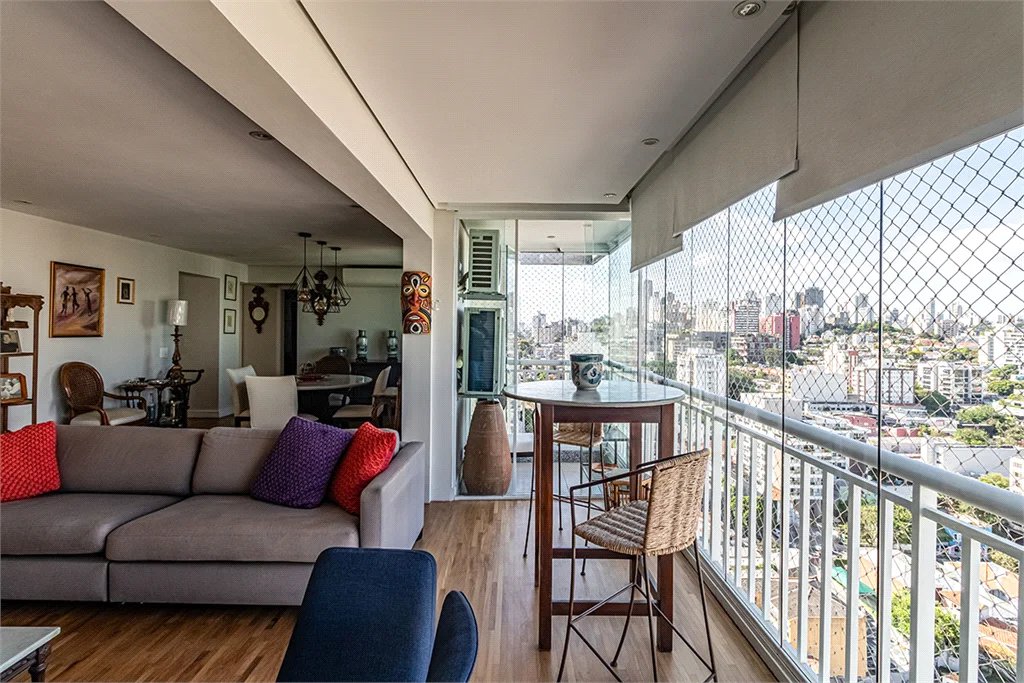 Apartamento à venda com 3 quartos, sendo 1 suíte,  em Pinheiros, São Paulo, SP