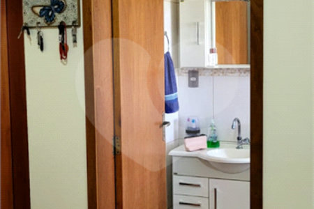 Casa à venda com 3 quartos, sendo 1 suíte,  no Centro, Guararema, SP