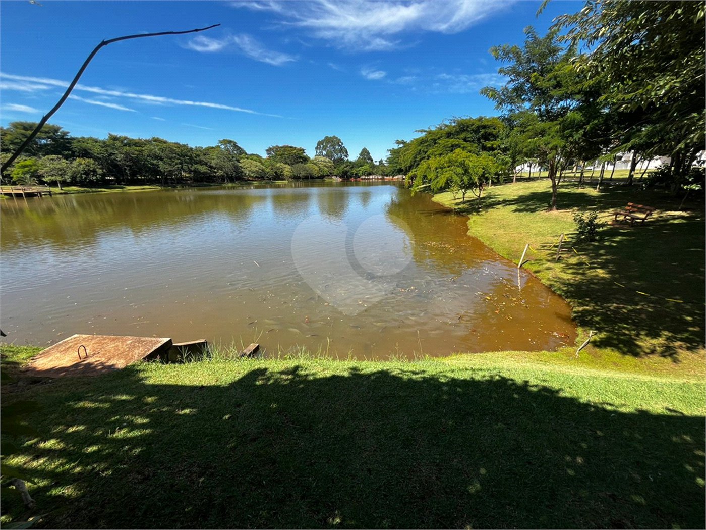 Casa à venda com 3 quartos, sendo 1 suíte, no condomínio Lago dos Ipês, Itapetininga - SP