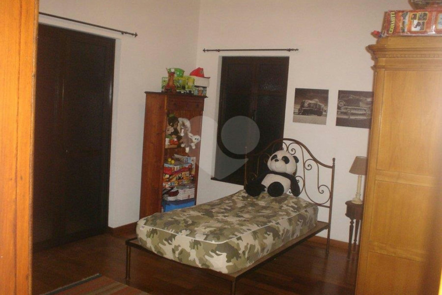 Casa à venda com 3 quartos, sendo 2 suítes, no condomínio residencial Cantareira-pque Petropolis, Mairiporã - SP