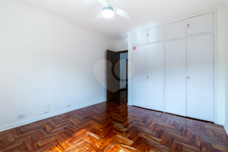 Sobrado à venda com 4 quartos, sendo 2 suítes, em Alto de Pinheiros, São Paulo, SP