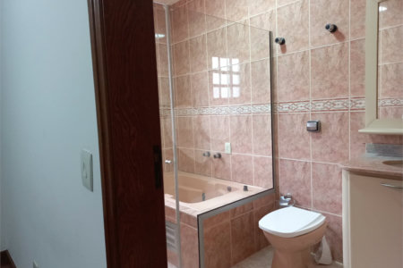 Sobrado à venda com 4 quartos, sendo 3 suítes, em Cidade São Francisco, São Paulo, SP