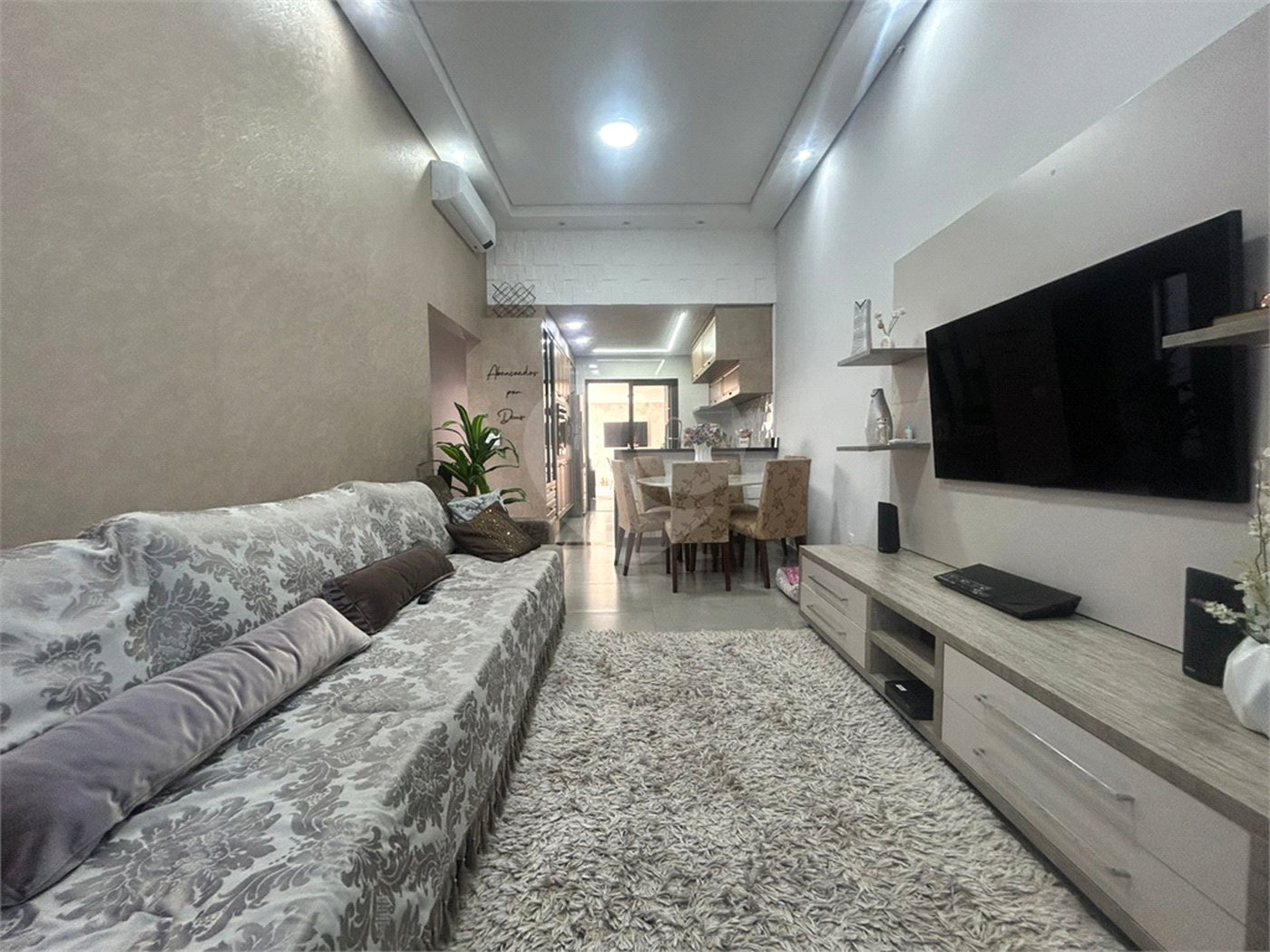 Casa à venda com 3 quartos, sendo 1 suíte, no condomínio Terras de São Francisco, Sorocaba - SP