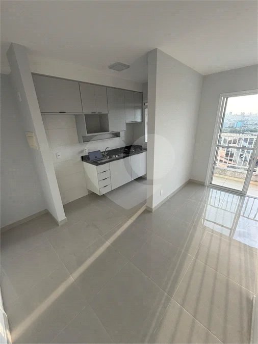 Apartamento à venda na Vila São João, próximo as Shopping Internacional de Guarulhos, com 43 m² com 2 dormitórios e 1 vaga de garagem