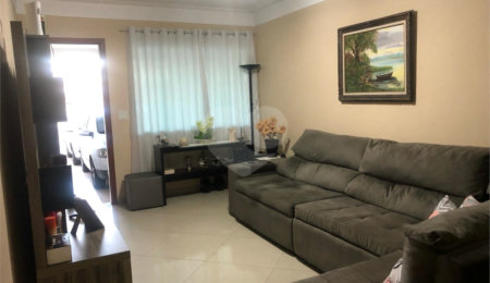 Sobrado à venda com 3 quartos, sendo 1 suíte,  em Vila Mangalot, São Paulo, SP