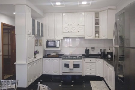 Casa à venda com 4 quartos, sendo 2 suítes, no condomínio Osato, Atibaia - SP