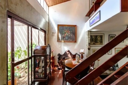Casa para locação no Jardim da Saúde – São Paulo Imóvel amplo e elegante, com 360 m² de área construída em terreno de 400 m²