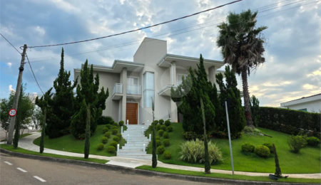 Casa à venda com 3 quartos, sendo 1 suíte,  no condomínio Santa Isabel I, Louveira - SP