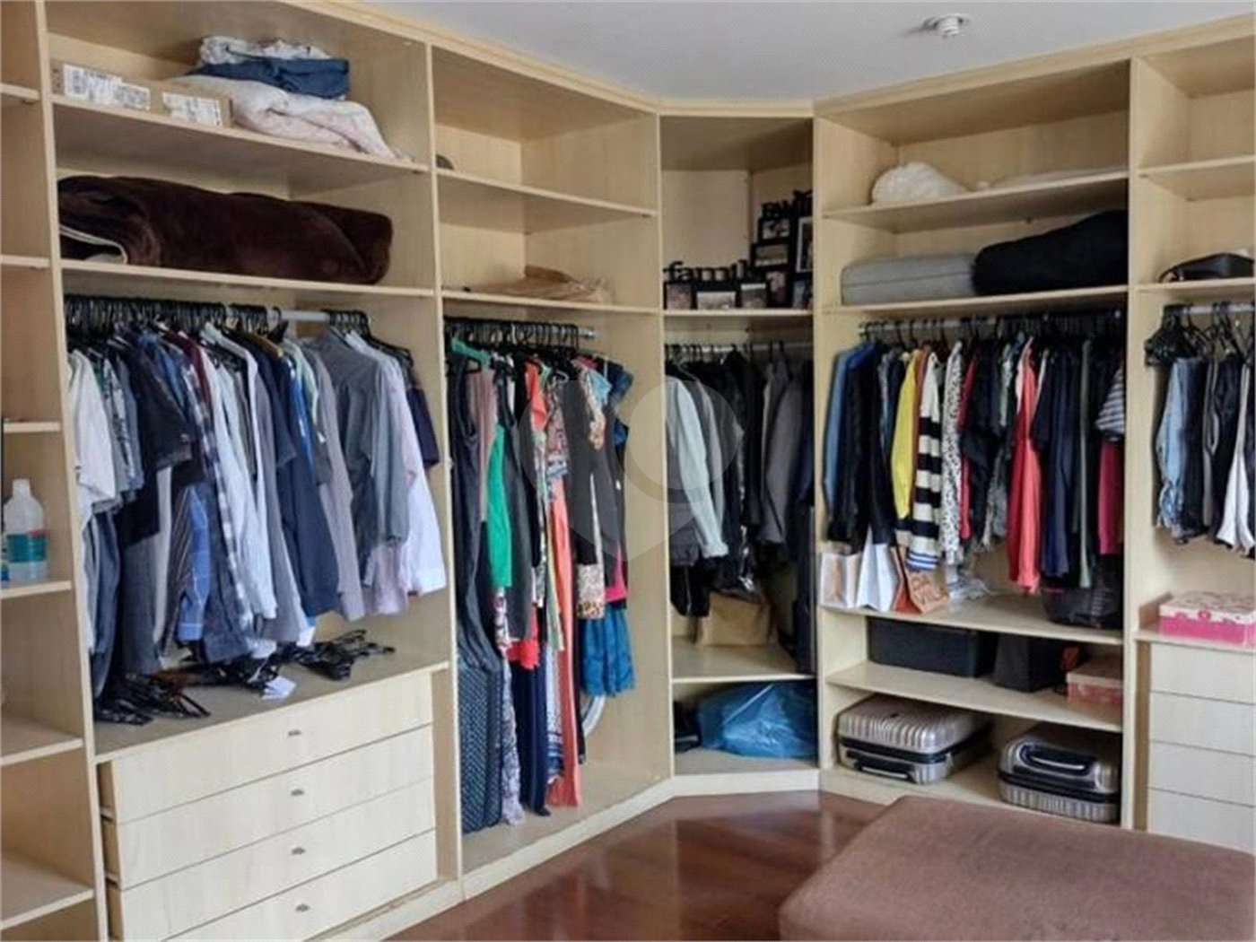 Sobrado à venda com 5 quartos, sendo 3 suítes, em Tremembé, São Paulo, SP