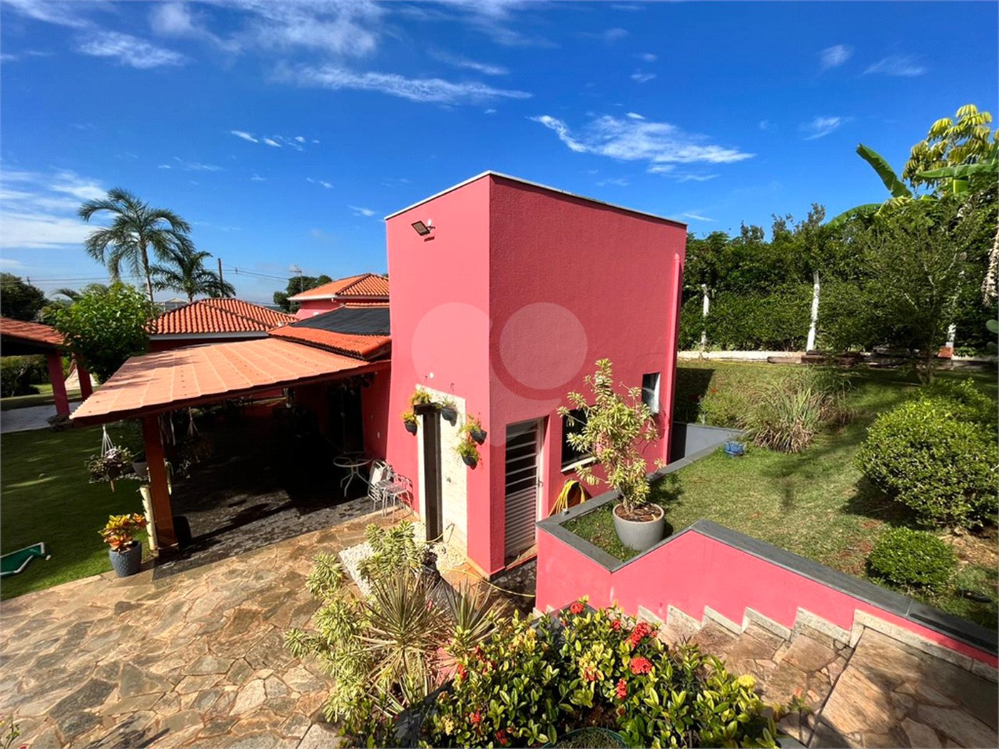 Casa à venda com 3 quartos, sendo 1 suíte,  no condomínio Portal do Sabiá, Araçoiaba da Serra - SP