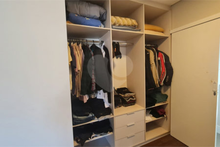 Casa à venda com 3 suítes em Vila Nastri, Itapetininga, SP