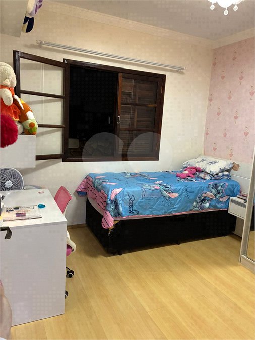 Sobrado à venda com 3 quartos em Montanhão, São Bernardo do Campo, SP