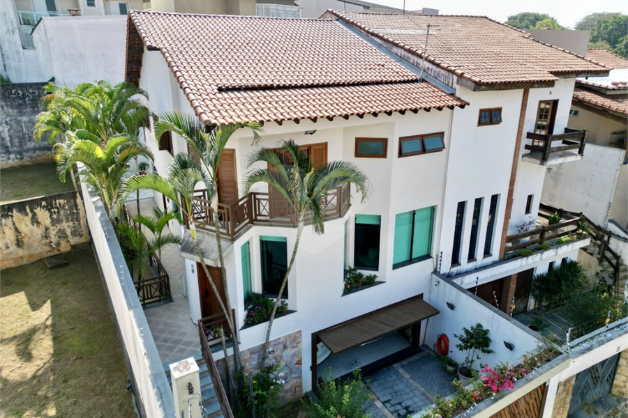 Sobrado à venda com 4 quartos, sendo 1 suíte, em Tremembé, São Paulo, SP
