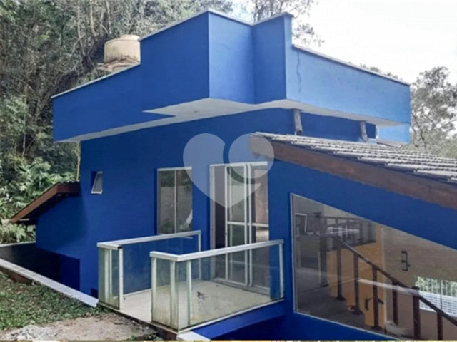 Casa à venda com 3 quartos, sendo 1 suíte,  no condomínio Jardim da Montanha I, Mairiporã - SP
