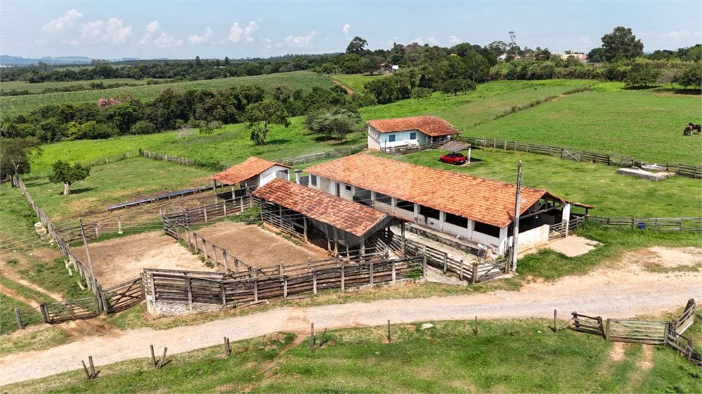 Chácara à venda com 3 quartos, sendo 1 suíte, em Cercadinho, Alambari, SP