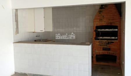 Terreno com benfeitorias à venda perto da Alameda Lucas, Atibaia - SP