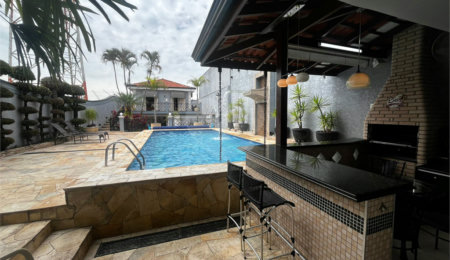 Casa à venda com 6 quartos, sendo 3 suítes,  no Centro, Itapetininga, SP