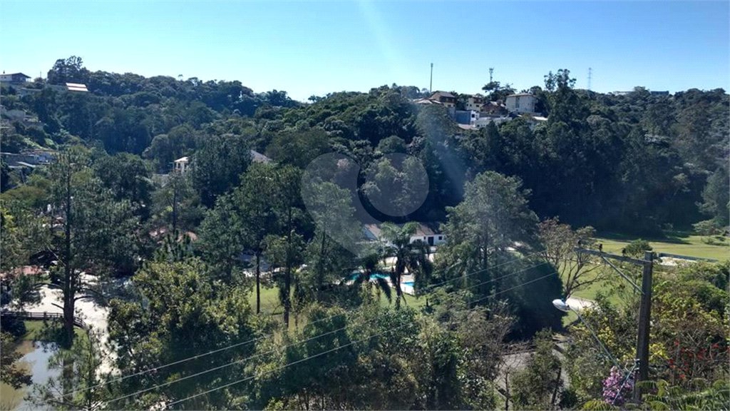 Sobrado à venda com 3 quartos, sendo 1 suíte, em Serra da Cantareira, Mairiporã, SP