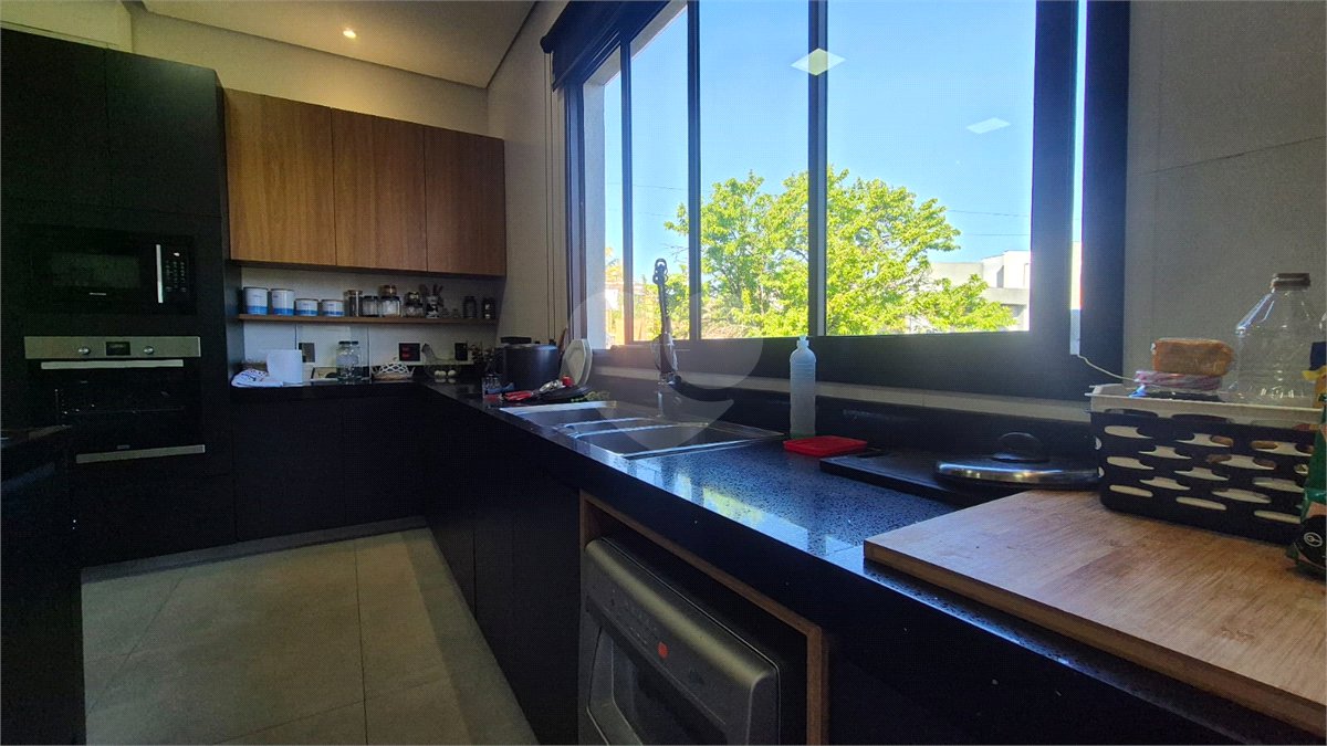 Casa à venda com 5 quartos, sendo 3 suítes, no condomínio Residencial Vale do Lago, Sorocaba - SP