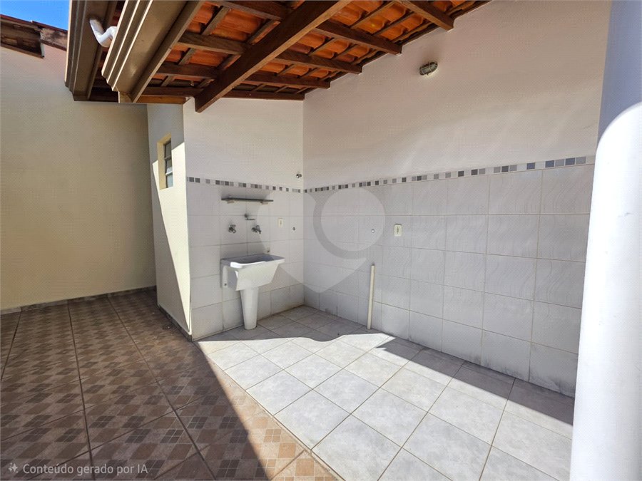 Casa à venda com 3 quartos, sendo 2 suítes, em Jardim Santo Antônio, Valinhos, SP