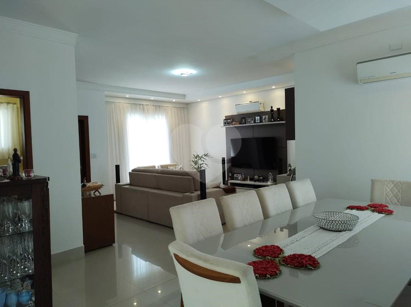 Casa à venda com 4 quartos, sendo 2 suítes, no condomínio Primavera, Salto - SP