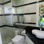 Casa à venda com 3 suítes no condomínio Figueira Garden, Atibaia - SP