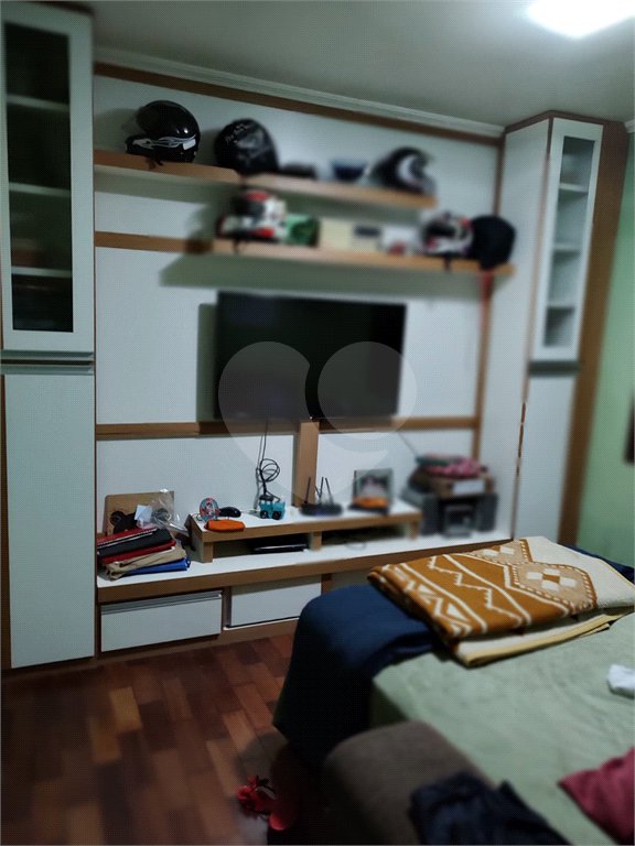 Casa à venda com 4 quartos, sendo 1 suíte, no condomínio Parque Suiça, Caieiras - SP