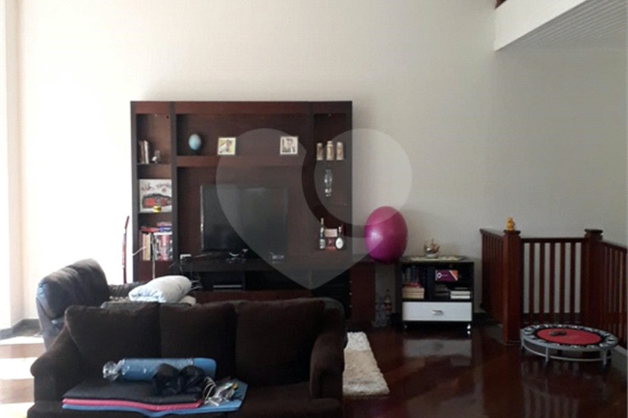 Sobrado à venda com 4 quartos, sendo 3 suítes,  em Vila Mazzei, São Paulo, SP