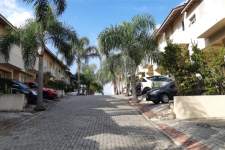 Casa à venda com 3 quartos, sendo 1 suíte, no condomínio Village St. Louis, São Paulo - SP