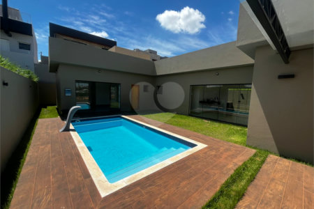 Casa à venda com 3 suítes em Terras de Santa Cristina Xiii Setor Marina, Paranapanema, SP