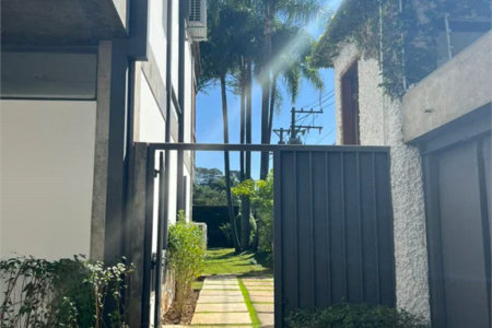 Sobrado para alugar com 5 quartos, sendo 4 suítes, em Jardim Everest, São Paulo, SP