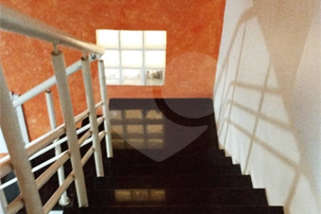 Sobrado à venda com 3 quartos, sendo 1 suíte,  em Vila Nova Cintra, Mogi das Cruzes, SP