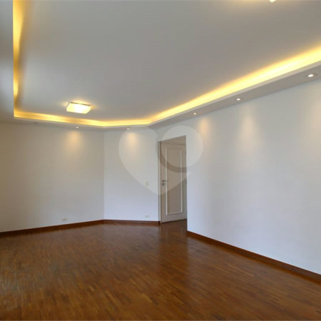 Apartamento à venda com 3 quartos, sendo 1 suíte,  em Vila Olímpia, São Paulo, SP