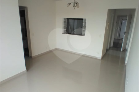 Apartamento com 3 dormitórios sendo 1 suíte.