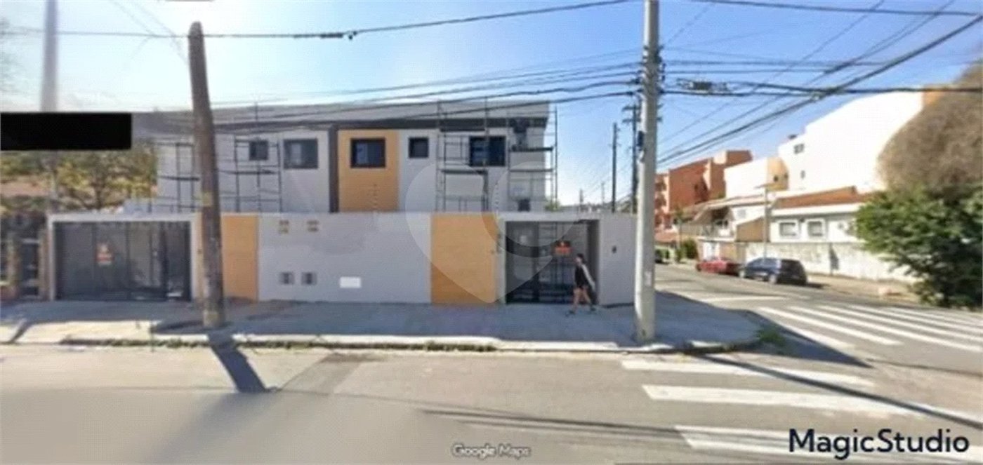 Sobrado com 194m² , 3 dormitórios , sendo 1 suíte , 4 vagas , à venda na Vila Pires , em Santo André.