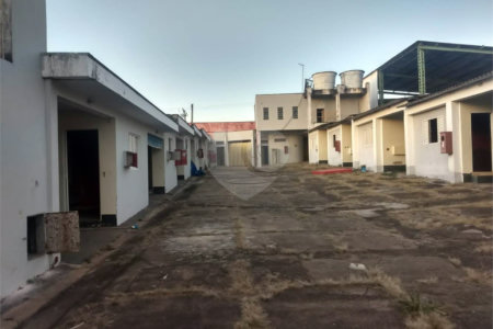 Imóvel comercial contendo terreno com área total de 3.000,00 m² .