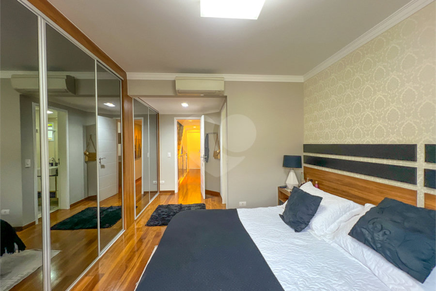Casa à venda com 4 quartos, sendo 2 suítes,  no condomínio Floradas da Serra, São Paulo - SP