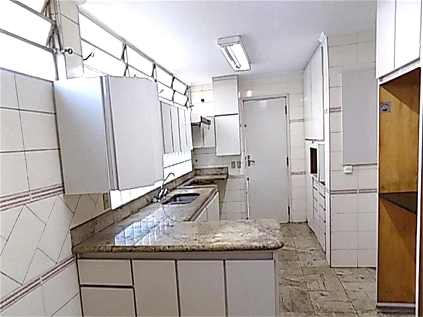 Sobrado à venda com 4 quartos, sendo 1 suíte, em Pinheiros, São Paulo, SP