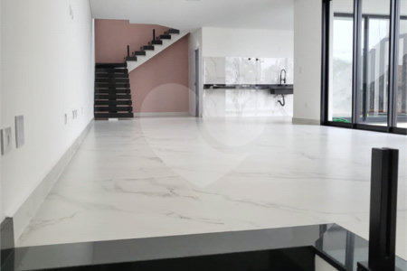 Casa à venda com 3 suítes no condomínio Hills, Arujá - SP