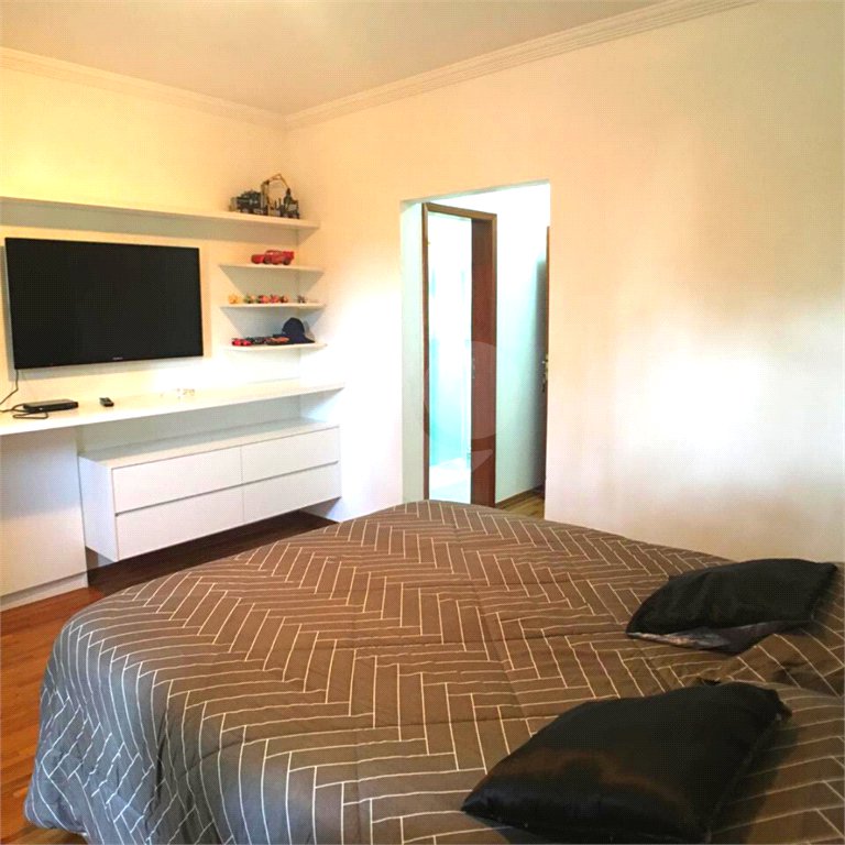 Sobrado à venda com 4 quartos, sendo 3 suítes, em Horto Florestal, São Paulo, SP