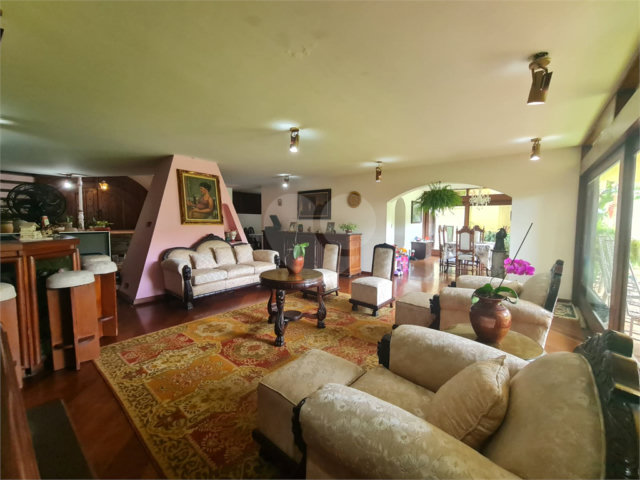 Casa à venda com 3 quartos, sendo 1 suíte,  em Interlagos, São Paulo, SP