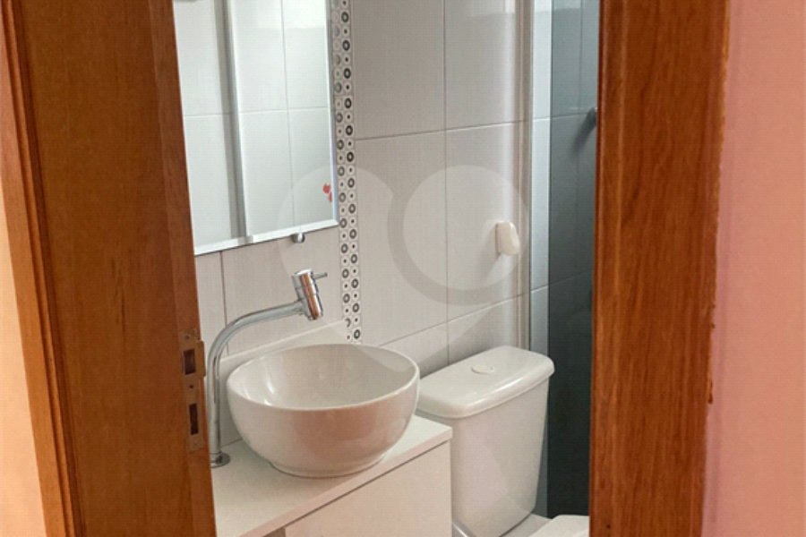 Sobrado à venda com 3 quartos, sendo 1 suíte, em Vila Constança, São Paulo, SP