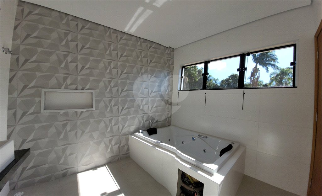 Casa à venda com 4 suítes no condomínio Sausalito, Mairiporã - SP
