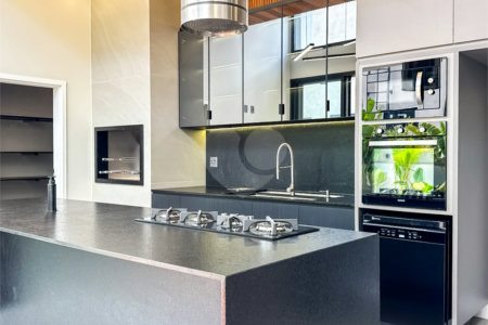 Casa à venda com 3 suítes no condomínio Villa dos Pinheiros, Indaiatuba - SP