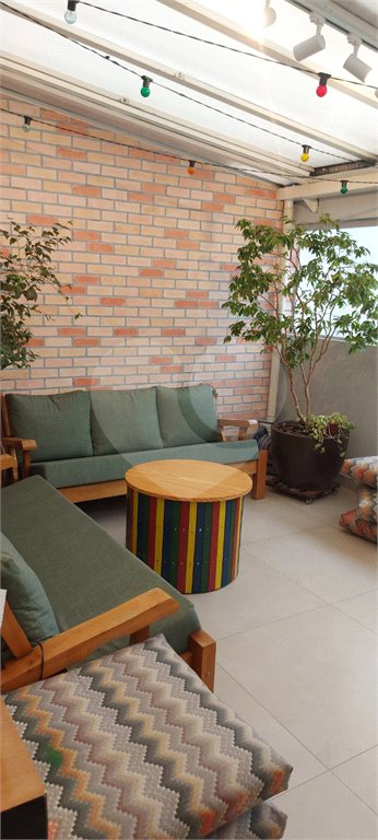 Casa à venda com 3 quartos, sendo 1 suíte, no condomínio Ville Resedá, São Paulo - SP