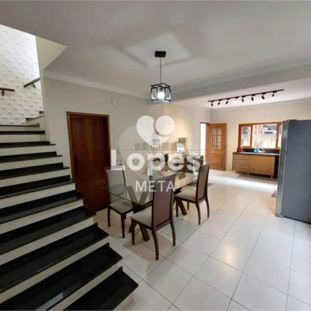 Casa à venda com 3 quartos, sendo 1 suíte,  no condomínio Loteamento Vila Branca, Jacareí - SP