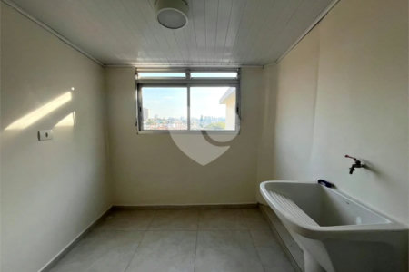 Casa à venda com 4 quartos, sendo 1 suíte,  em Jardim Franca, São Paulo, SP